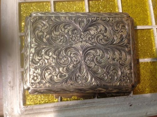 A STUNNING ANTIQUE SOLID SILVER 800 LOVELY ENAMELED AND ENGRAVED COMPACT