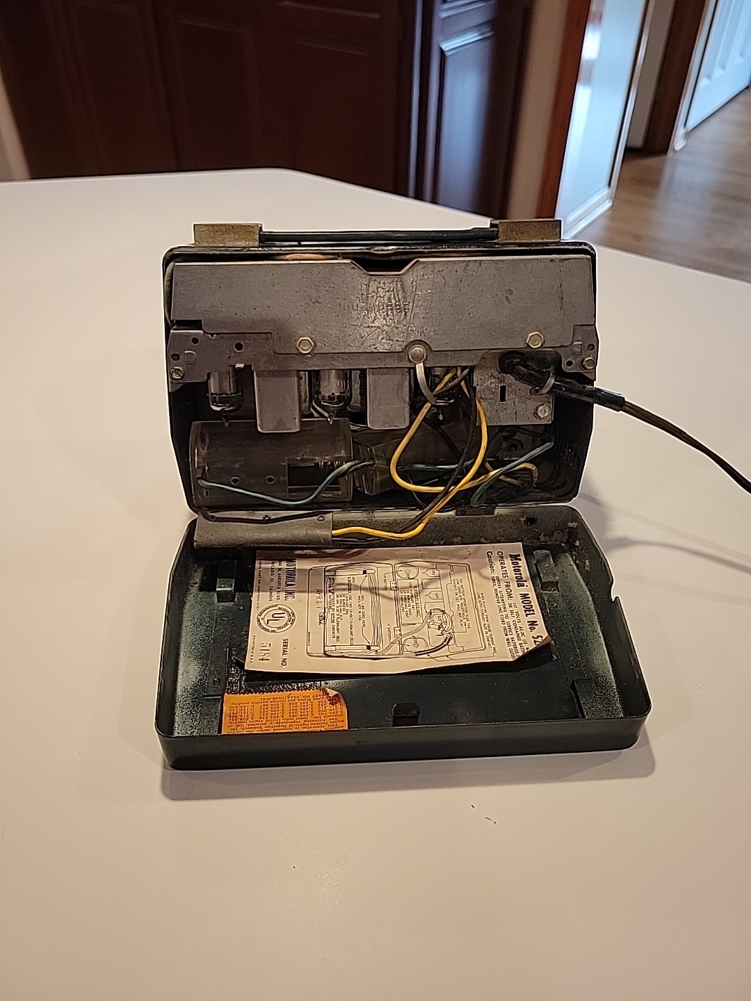 Vintage Motorola Model Green with Gold Flip Up Vintage Tube Radio 52M1U - AS-IS