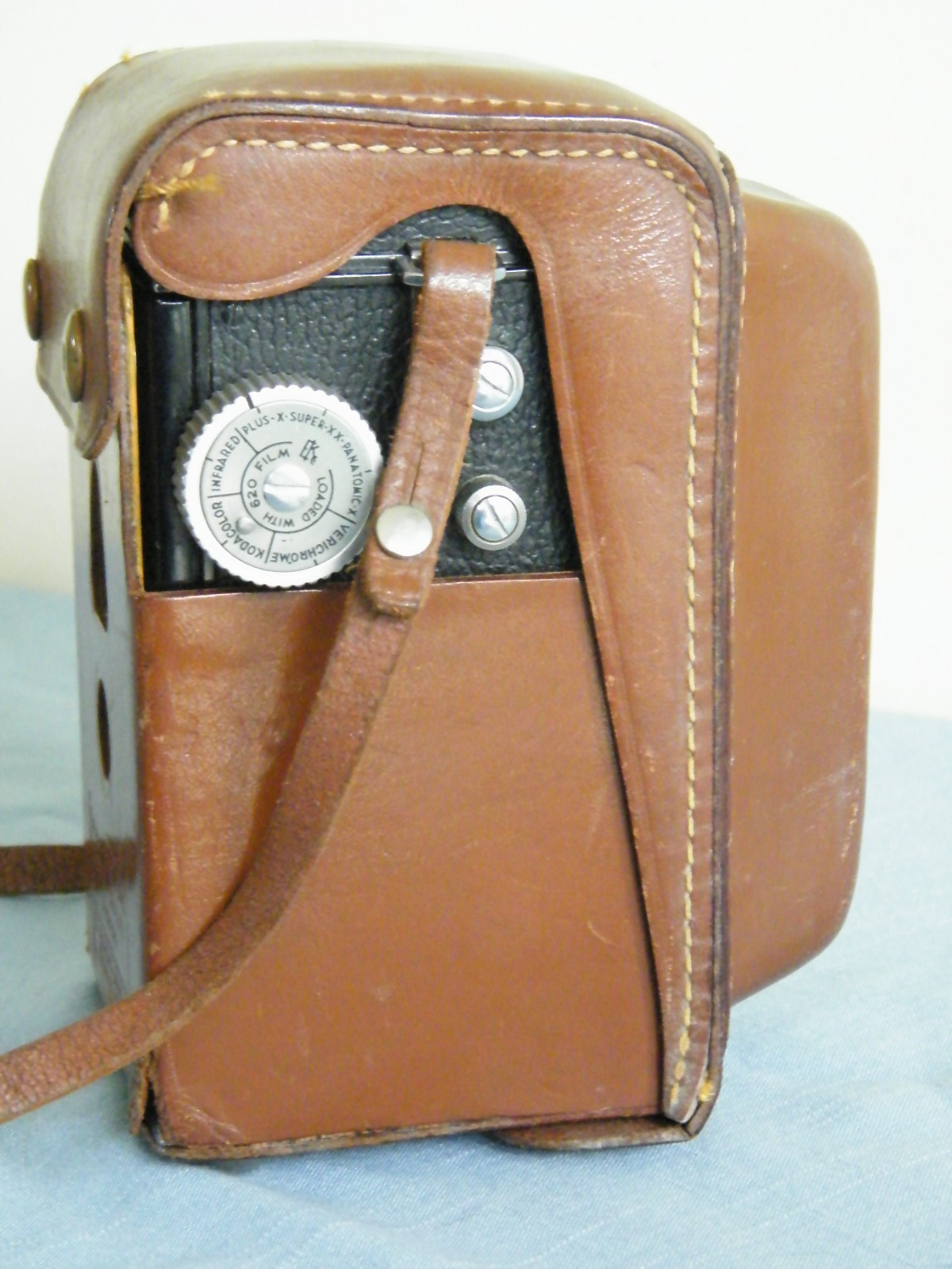 Vintage Kodak Reflex II Camera in Leather Field Case ~ Untested, sold as is