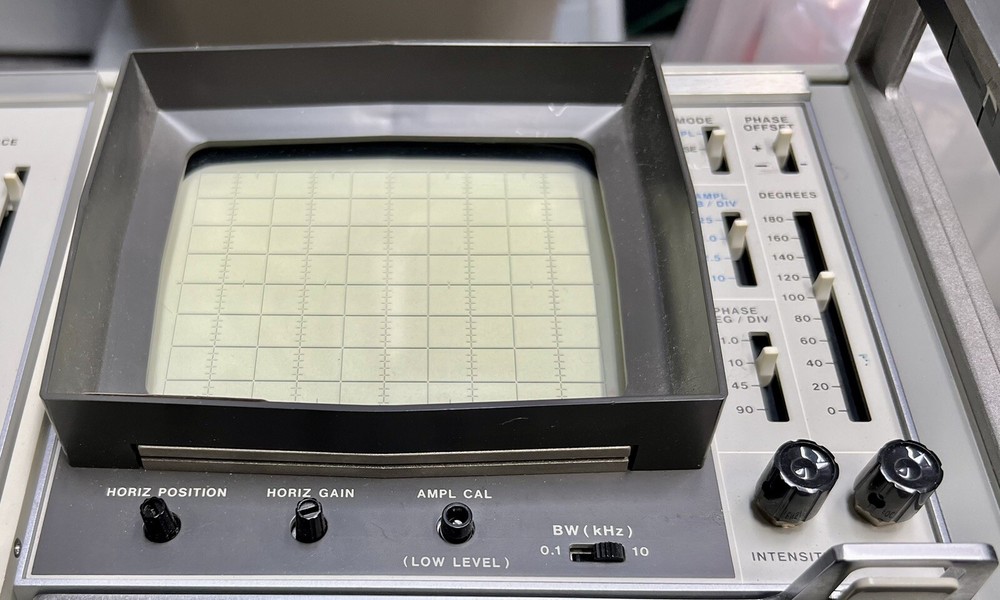 HP 8407A Network Analyzer & 8412B Phase Magnitude Display D6