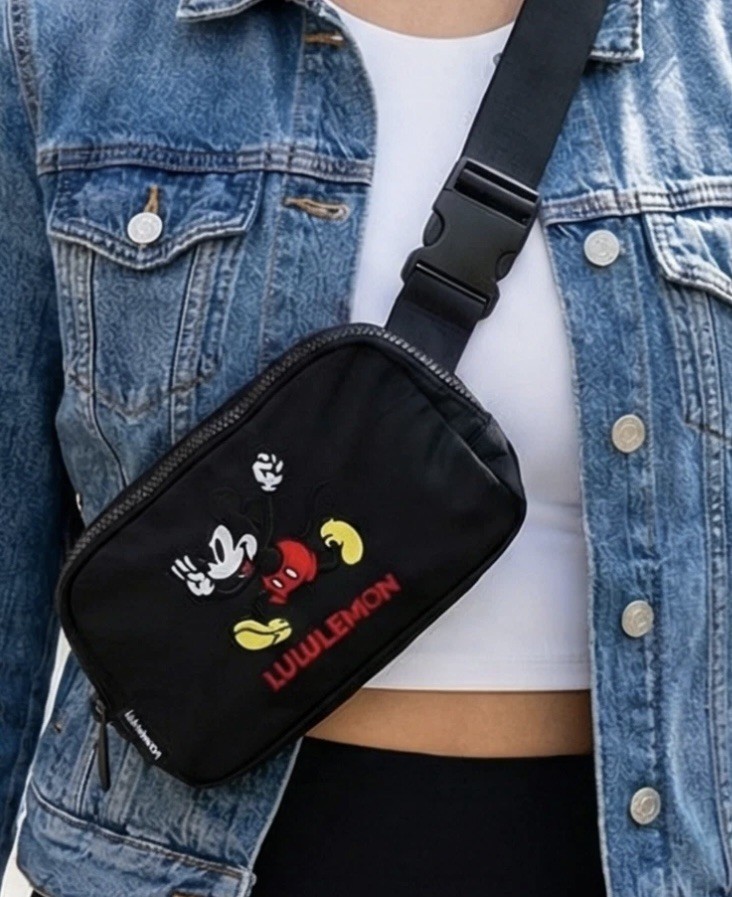 ❤️Lululemon Disney  EVERYWHERE BELT BAG  Mickey in Motion BLACK Crossbody NWT❤️