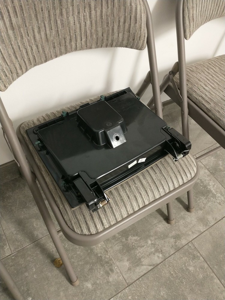 Tan 04-07 Ford Freestar UPPER DASH GLOVE BOX