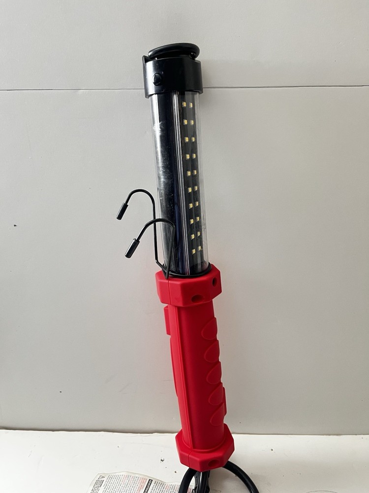 Utilitech 500-Lumen LED Plug-in Portable Work 💡