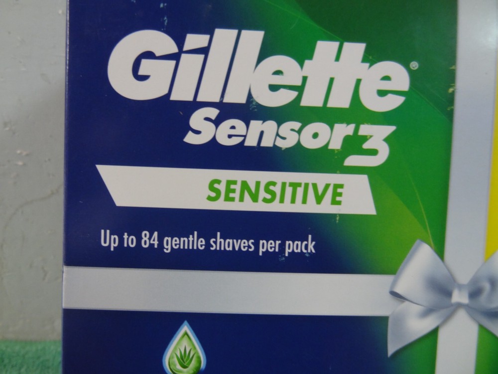 GILLETTE Sensor 3 Sensitive Gift Pack 7 Disposable 3-Blade Razors & Shave Foam