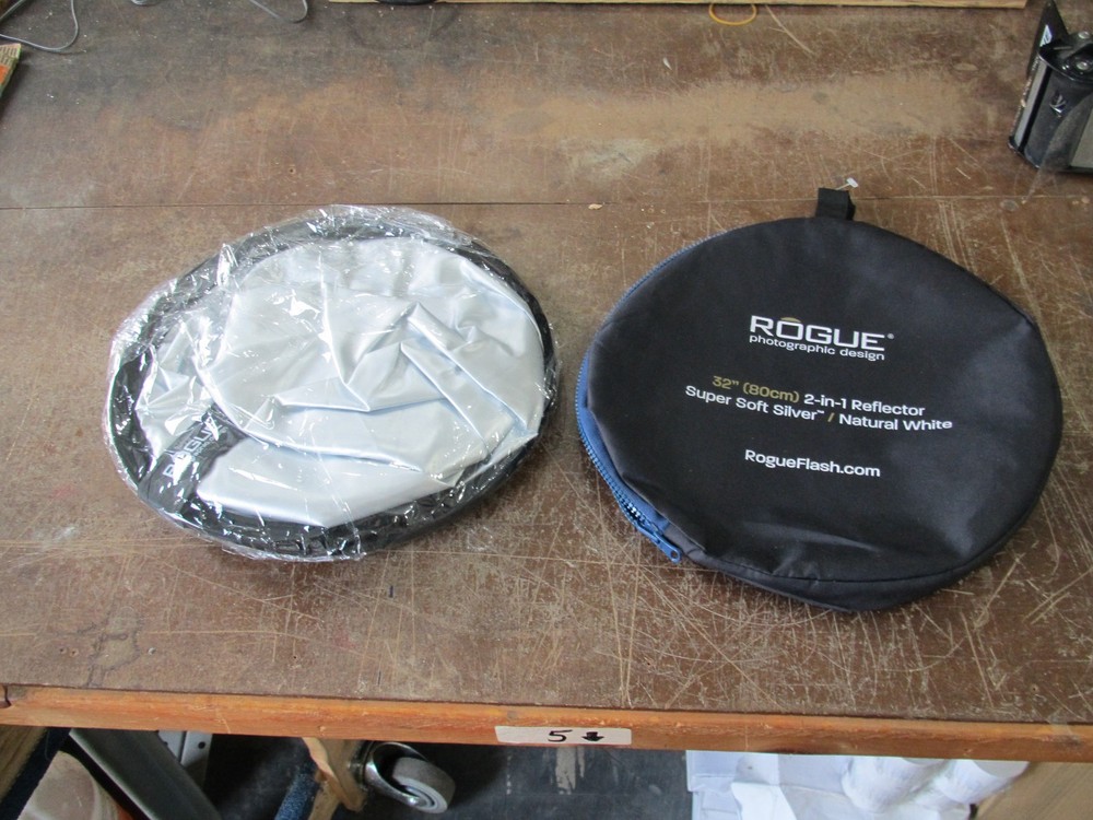 Rogue Reflector - 32” Super Soft Silver / Natural White