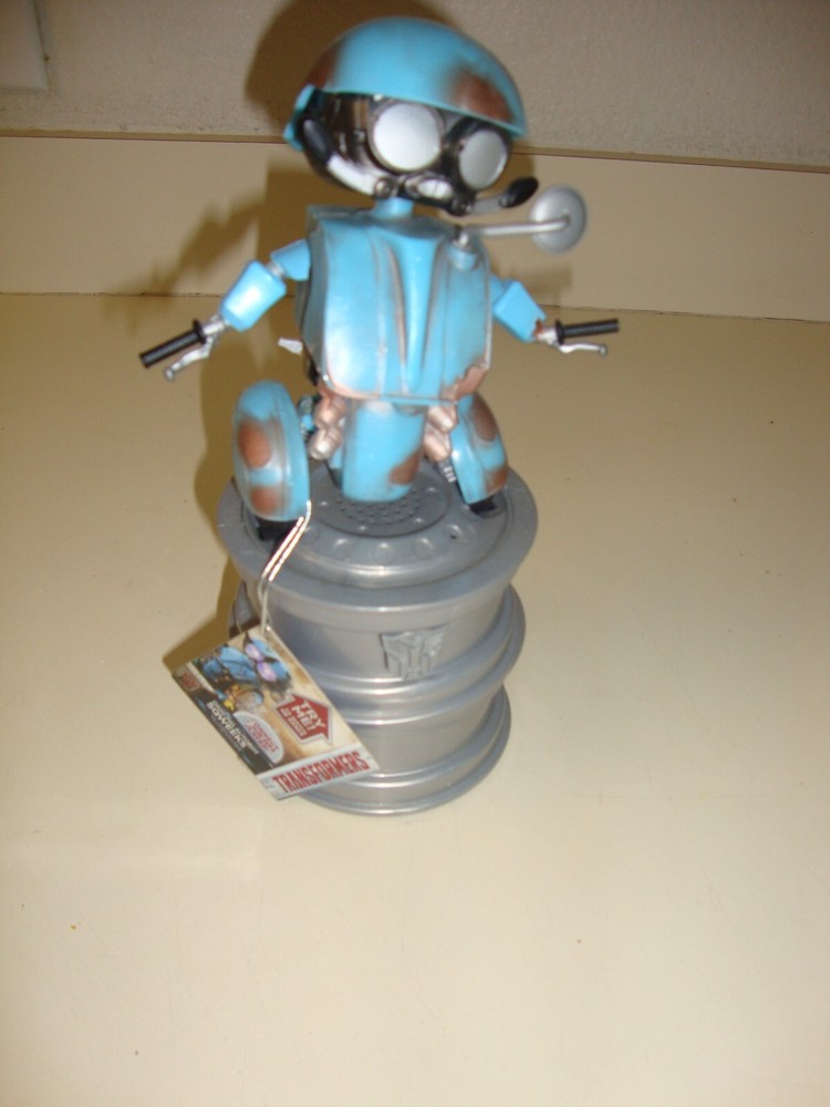 TRANSFORMERS HASBRO DANCING AUTOBOT SQWEEKS