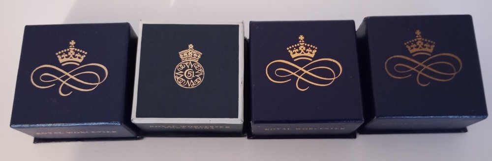 4 Royal Wocester Thimbles all Boxed