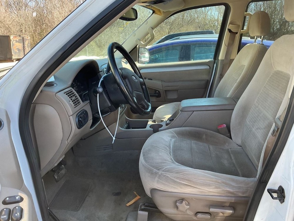 EXPLORER 2004 Glove Box 4945208