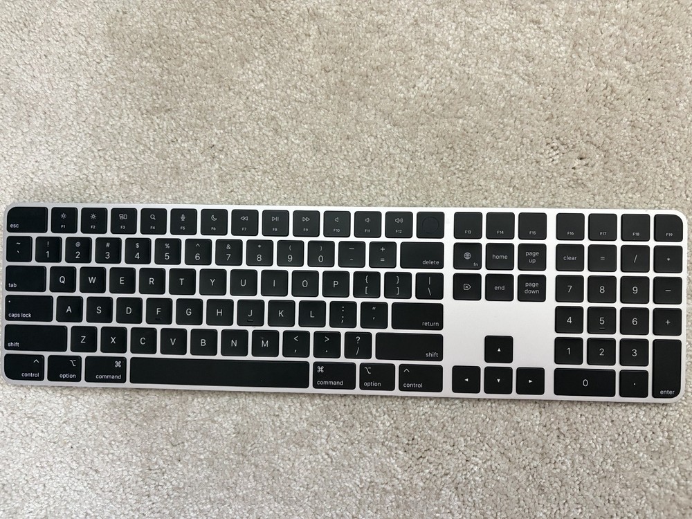 Apple - Magic Keyboard Touch ID and Numeric Keypad  LIGHTNING PORT  BLACK