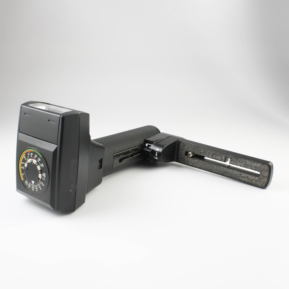 "Popular" Flash Unit - With Bracket - Made in Japan - Tested