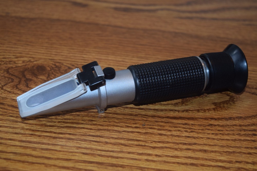 Portable Refractometer tester 0-32% Brix Scale