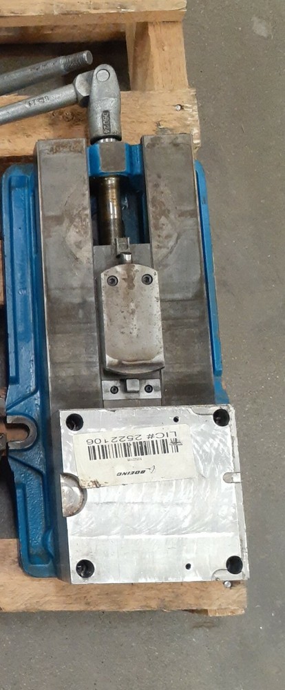 Milling machine vise 6"