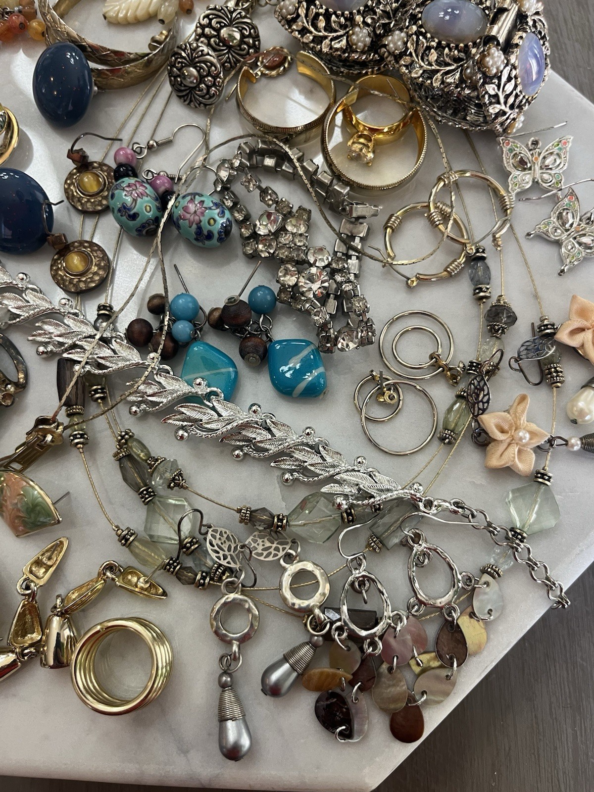 Estate Vintage & Antique Costume Jewelry Lot 33 pieces total