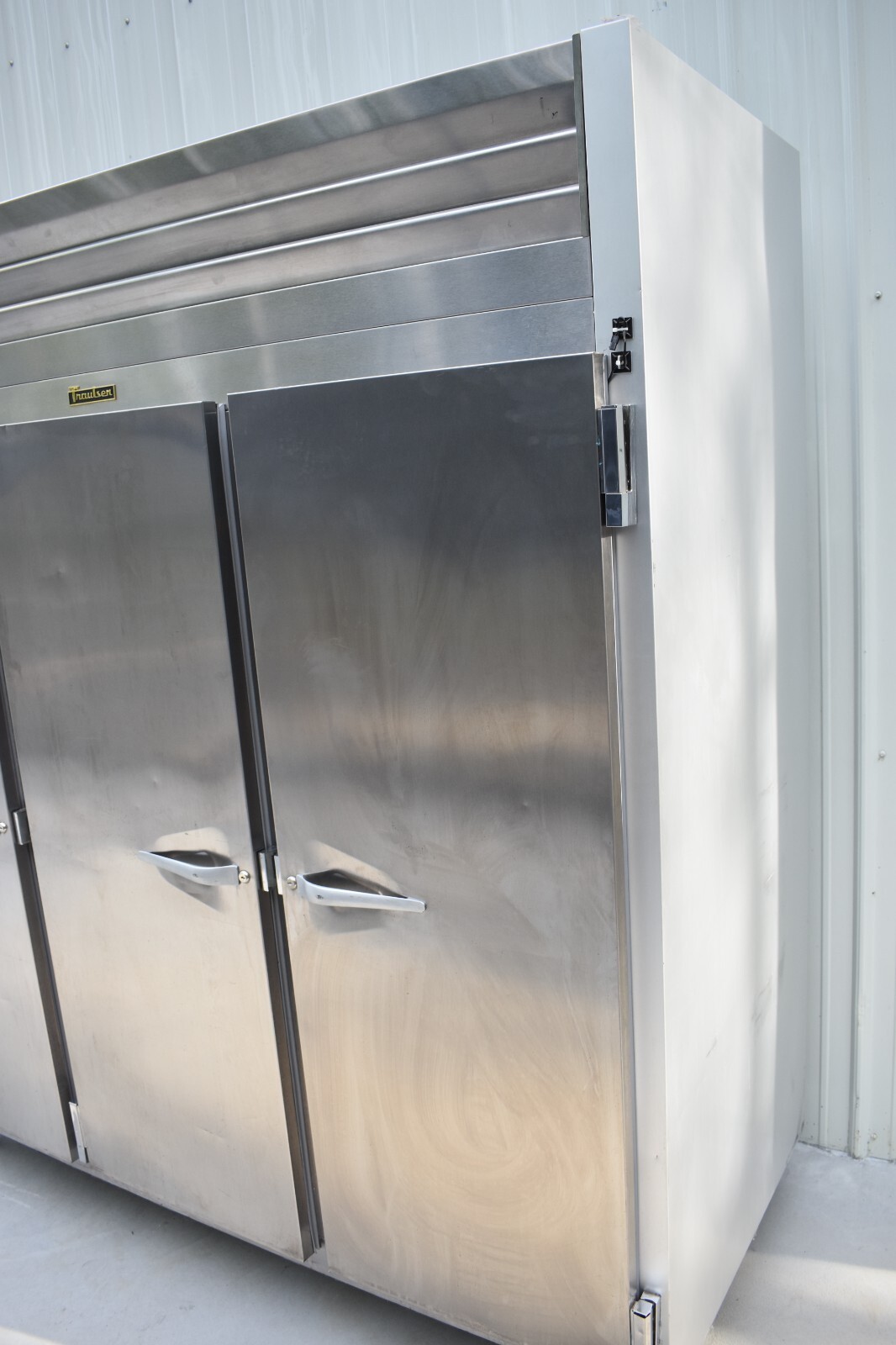 2019 TRAULSEN G30011 3 DOOR REACH IN REFRIGERATOR (3) SOLID DOORS