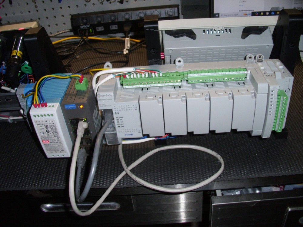 Allen-Bradley Micro850 Programmable CCW PLC Trainer Kit with Panelview 800