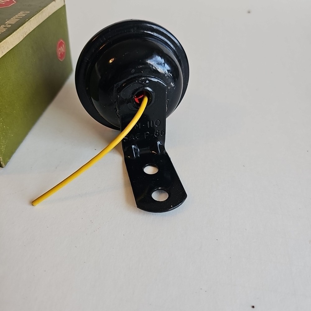 Peterson Manufacturing PM 2L6306 Angle Bracket Clearance light