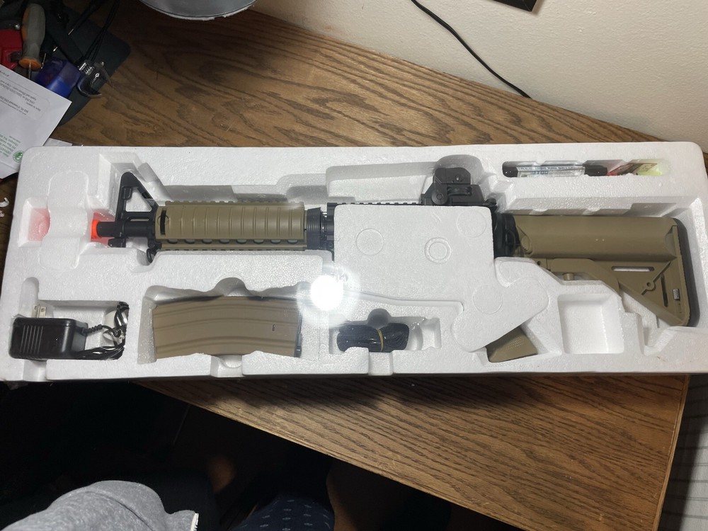 Airsoft Electric M4 Rifle