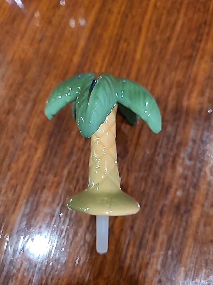 Nora Fleming Retired  Palm Tree Mini NF On Base