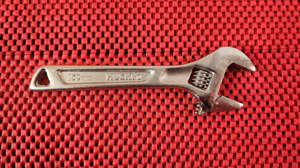 HUSKY 6" ADJUSTABLE WRENCH IN EXCELLENT CONDITION