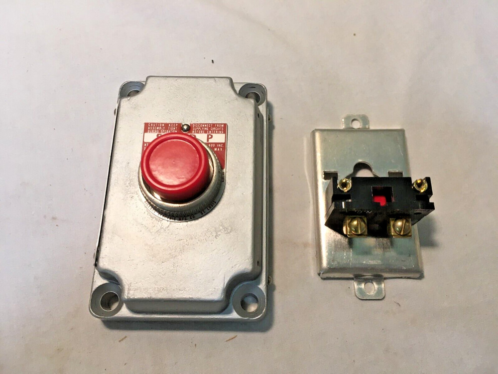 Killark XCS-OB2 Single Pushbutton Cover Assembly with Device Hazardous Locations