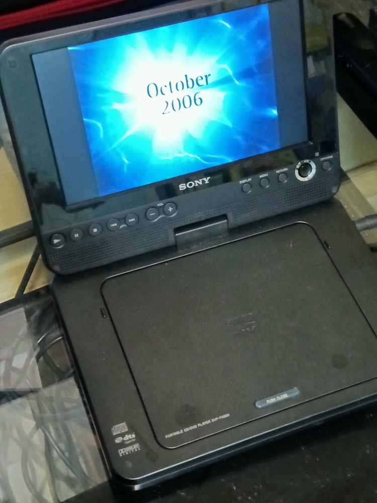 DVP-FX811 Portable DVD Player