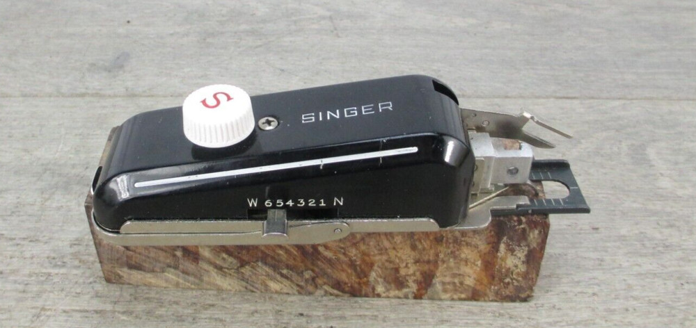 Singer 160506 Buttonholer Button Holer