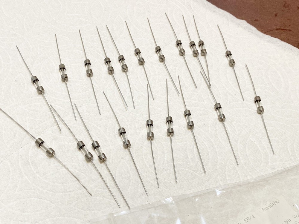 (20 pcs) NEWARK 230002 Fuses