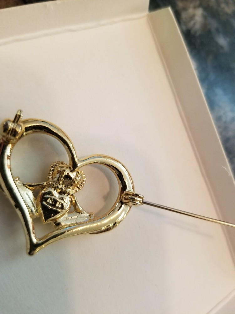 AVON IRISH PIN WOMENS #5