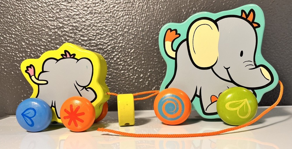 Pull Along Cartoon Elephants Toy