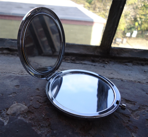 Liama Nerd Anthropomorphic Compact Mirror Make Up Pocket Mirror Cosmetics