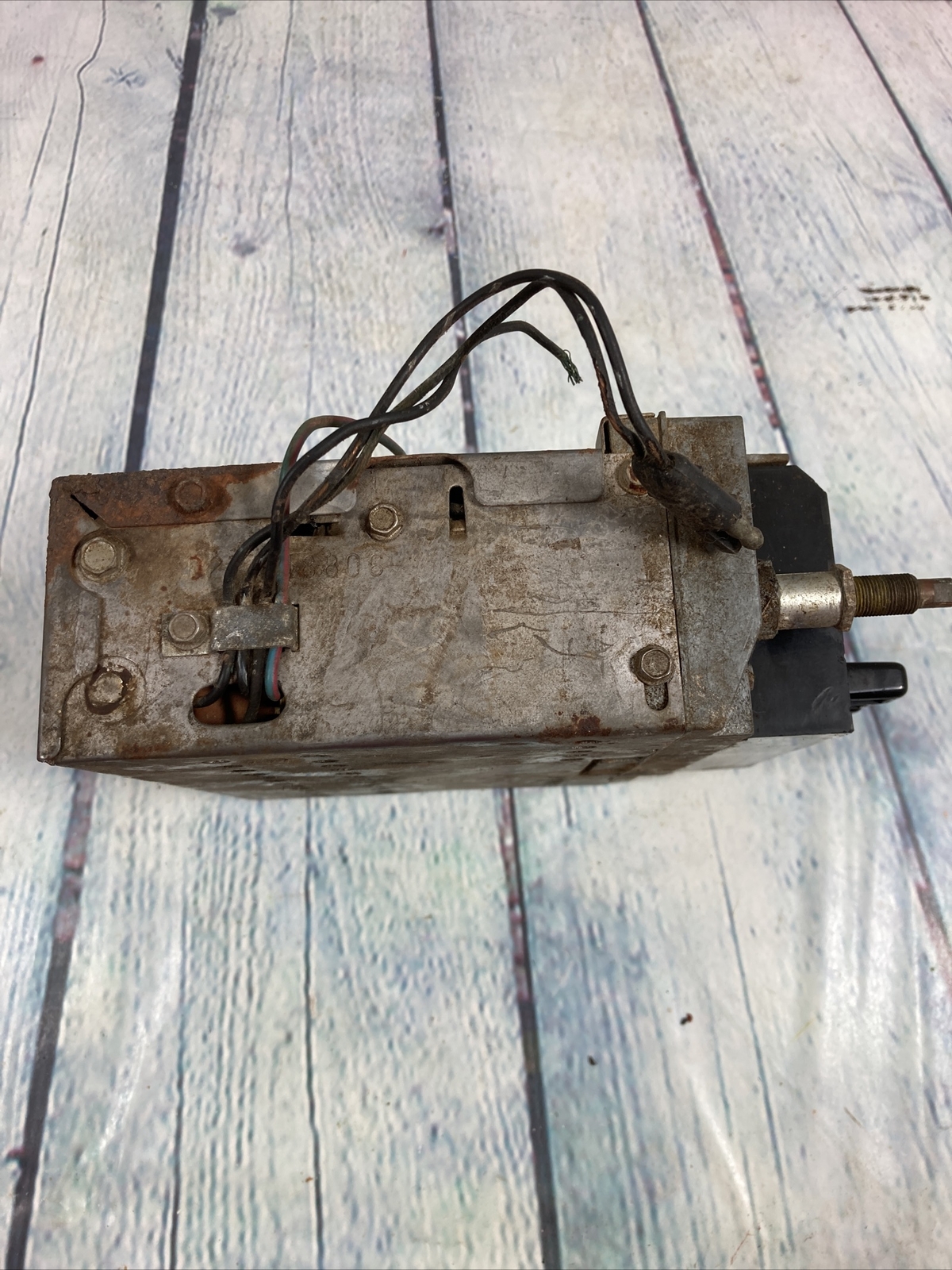 Vtg FORD Philco Car Radio AM Push Button D2TA-18806 Untested for Parts Repairs