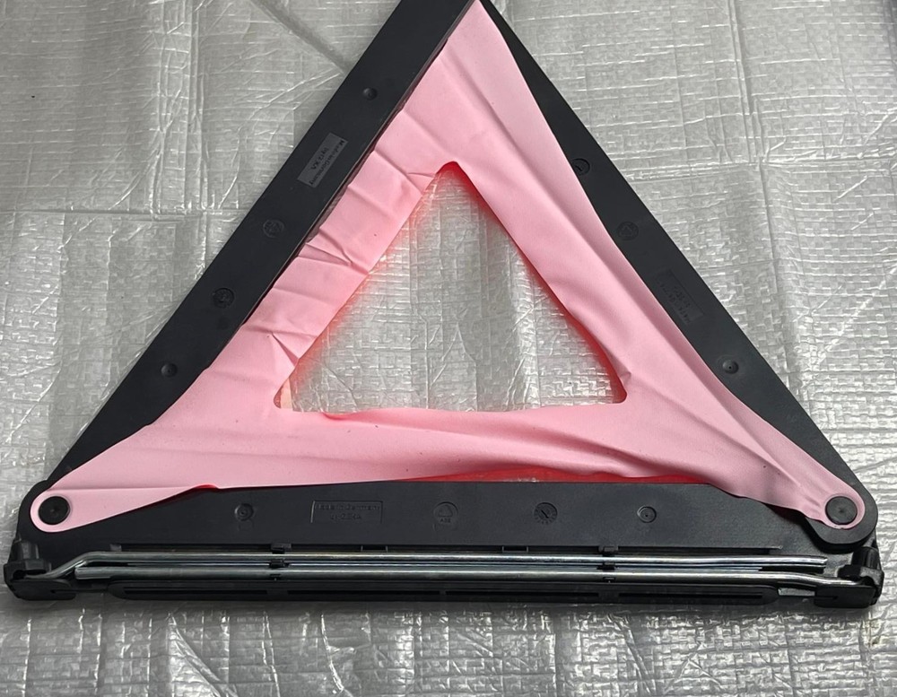 BMW 320i E92 HAZARD WARNING TRIANGLE E127R03566 1095457