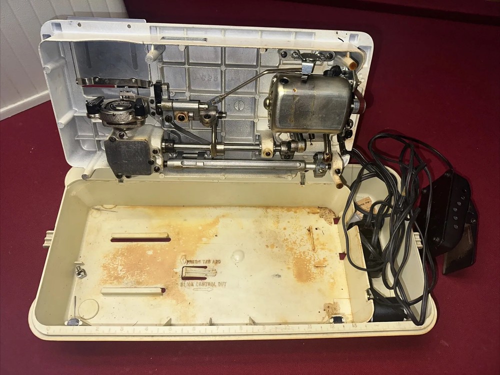 Alco Sewing Machine E56941 Allyn Model 2200