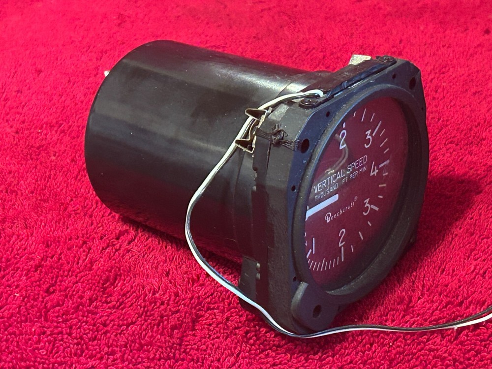 UNITED INSTRUMENTS LIGHTED VERTICAL SPEED INDICATOR P/N 7040-C18 BEECHCRAFT