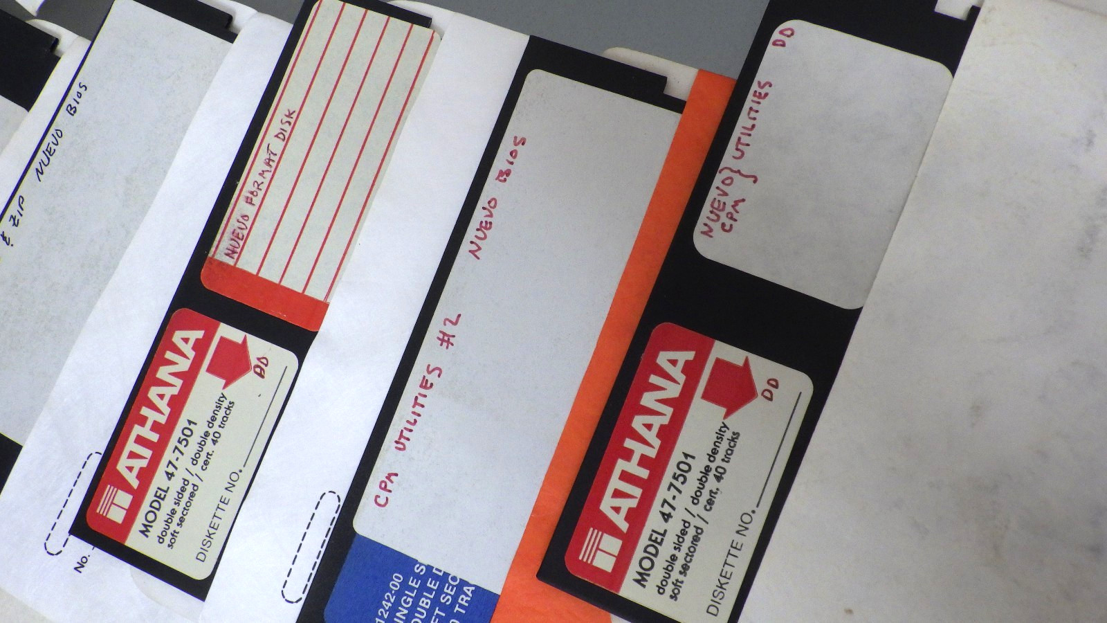 Vtg OSBORNE 1 OCC Portable Computer PC w/ Floppy Disks *Parts Repair Not Working