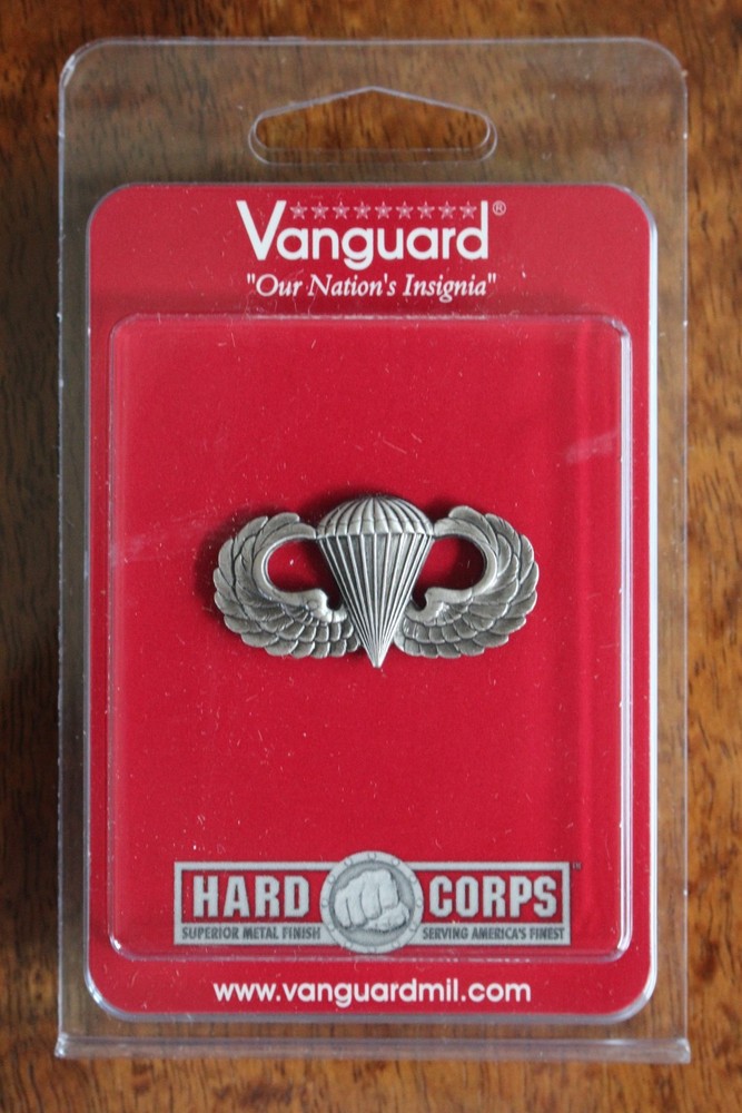 US ARMY UNIFORM FULL SIZE BASIC PARACHUTIST ANTIQUE SILVER QUALIFICATION BADGE