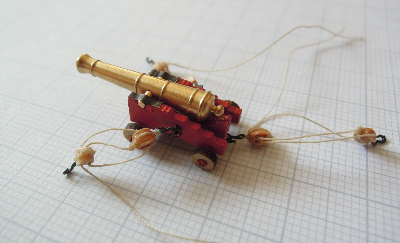 Revell USS Constitution, United States 1:96 -268pcs Blocks, 2ropes of guns hoist