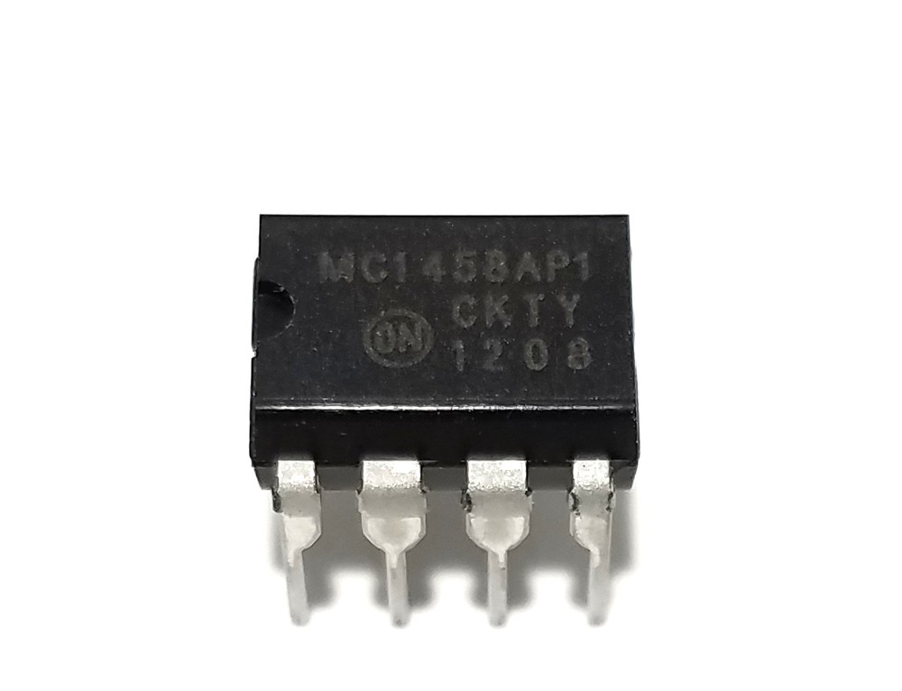 1PCS MC1458P MC1458 + Socket - Dual Operational Amplifier IC