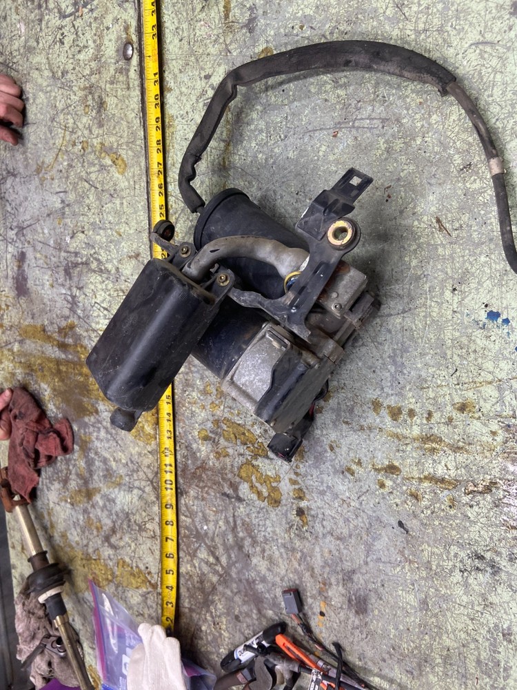 03-06 EXPEDITION SUSPENSION LEVELING PUMP