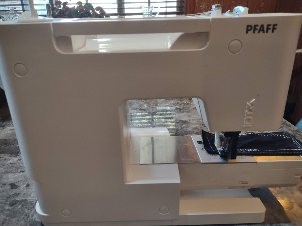 Pfaff Passport 2.0 Sewing Machine