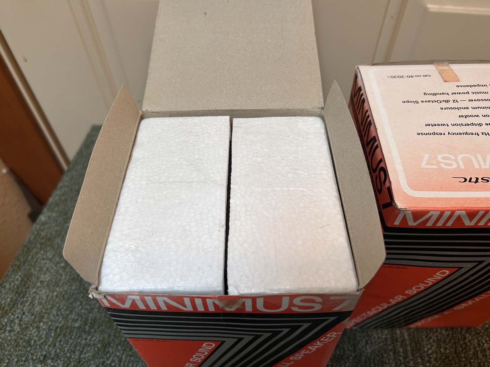 Lot Of 2 Realistic Minimus-7 Black 40W Bookshelf Speakers