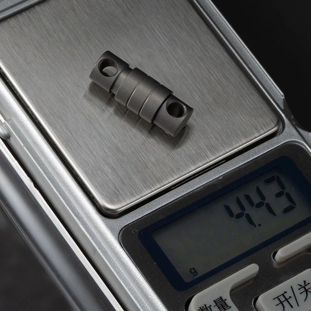 For Outdoor Use Key -Titanium Release Keychain Buckle-Compact E6H51394