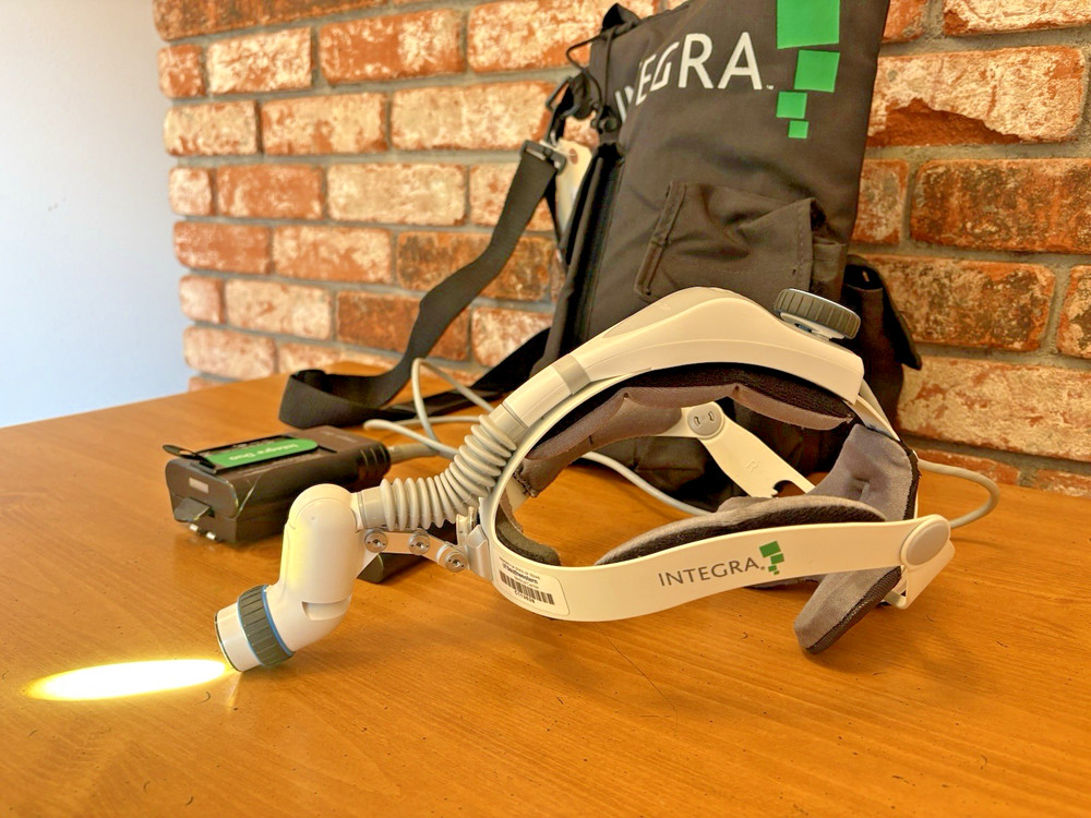 2020 Integra Duo Surgical Light System With 2 Batteries