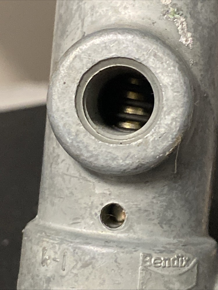 H2490T Bendix Control Valve with Flipper Switch (Old Stock)