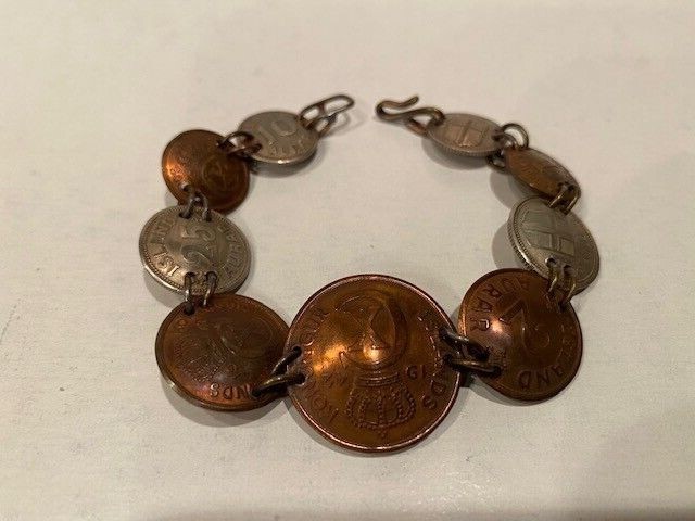 Vintage WW2 Army Trench Art Coin Bracelet - 9 Aurar