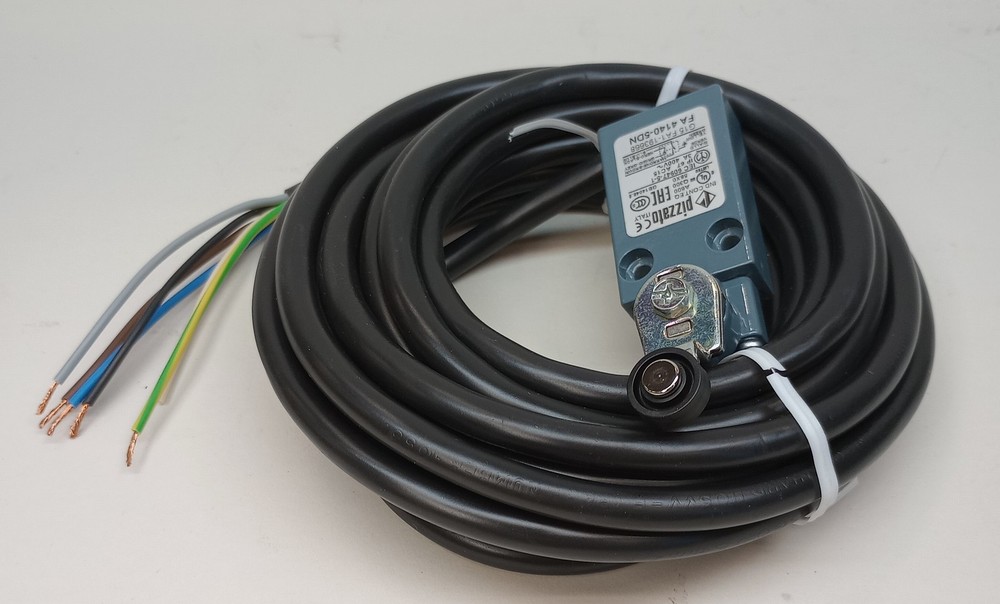 Pizzato FA 4140-5DN Position Switch With Roller Lever