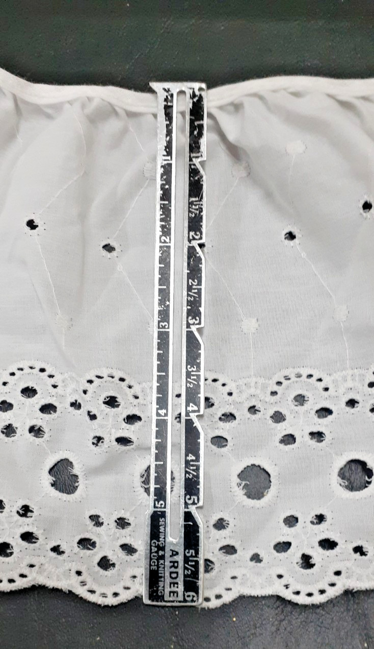 Vintage 9 YARDS 6" WIDE GATHERED POLY/ COTTON EYELET TRIM COLOR WHITE Ruffle Lac