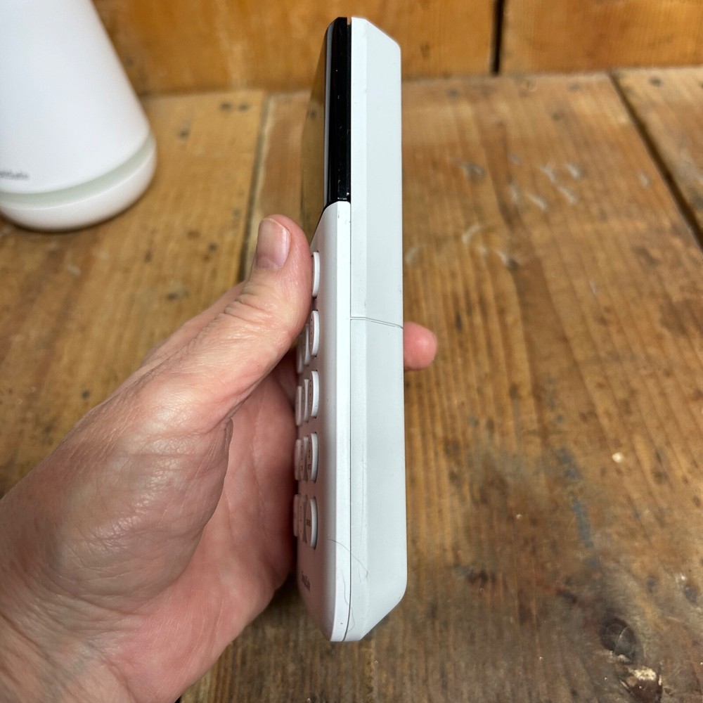 SIMPLISAFE Keypad And Base Station SSBS3 SSKP3 POWERS UP