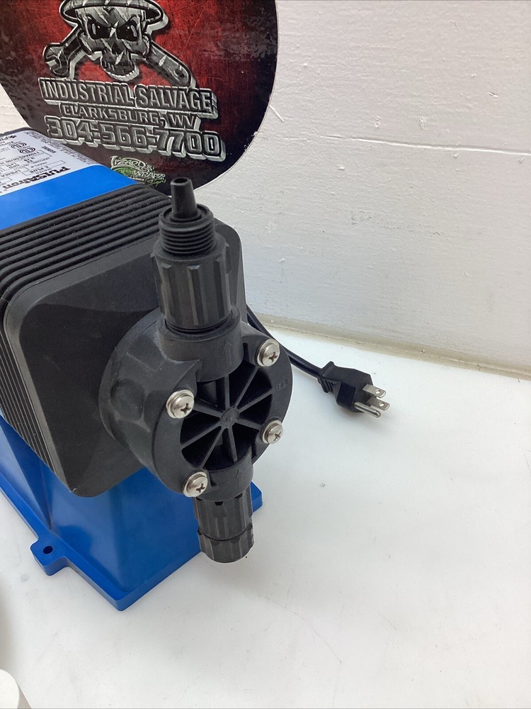 Pulsatron E PLUS Electronic Metering Pump LPB4EA-PHC1-XXX NIB