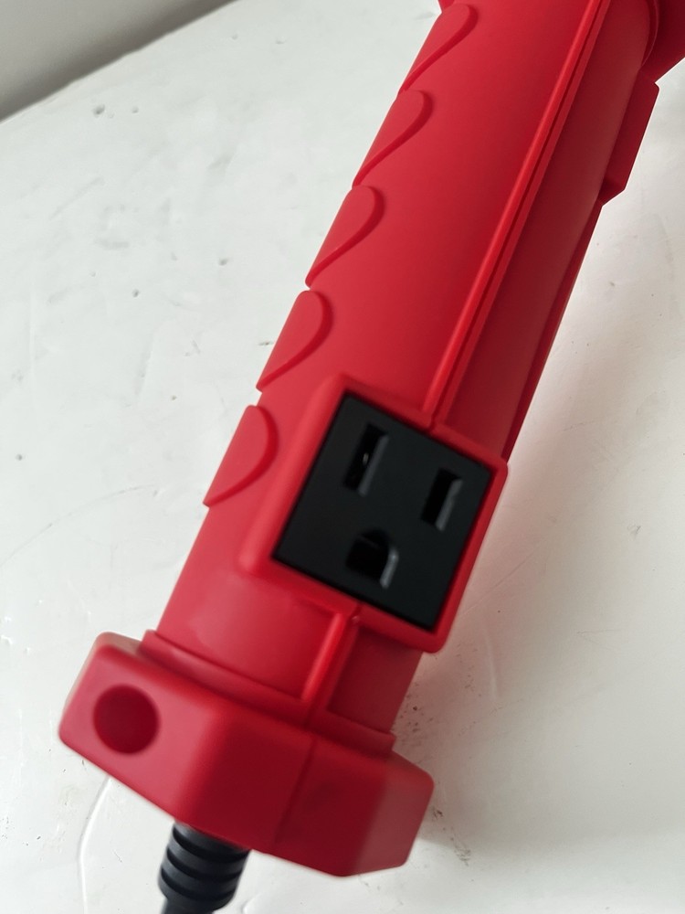 Utilitech 500-Lumen LED Plug-in Portable Work 💡